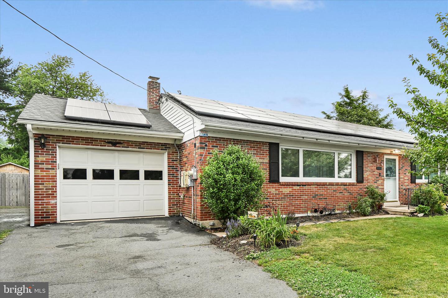 593 Mull Ave Property Photo 1