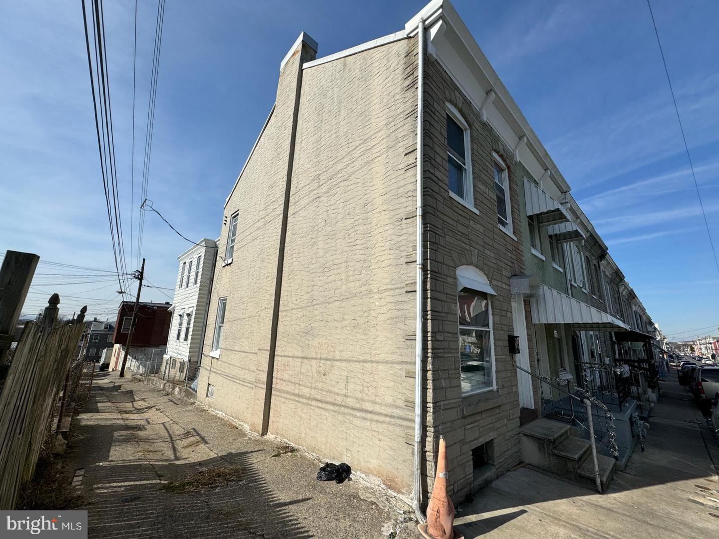 612 Locust St Property Photo 3