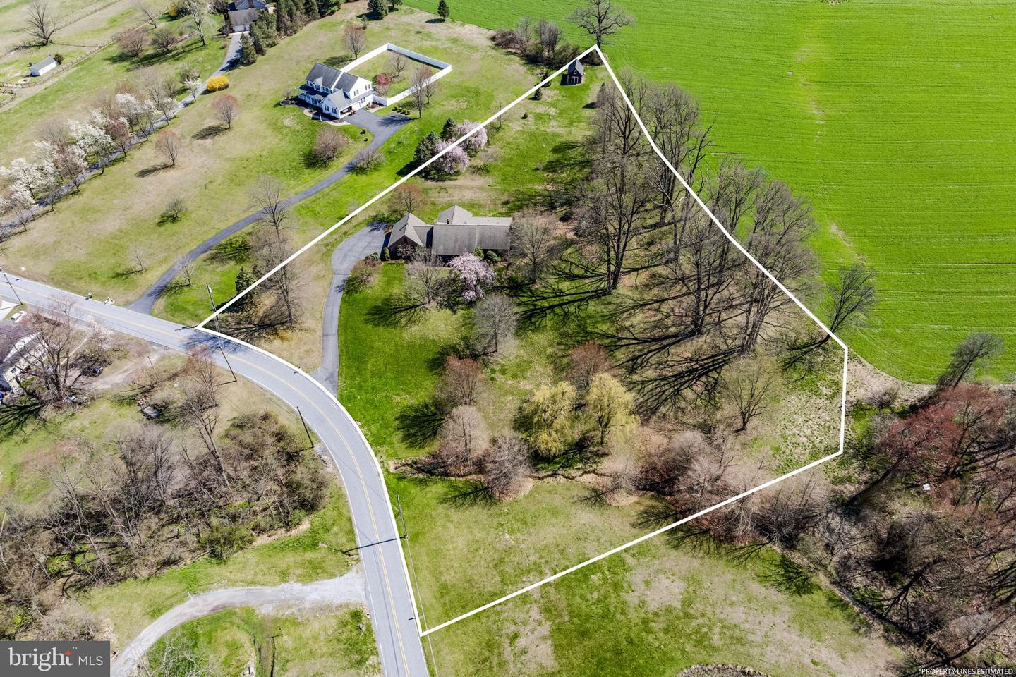 712 Vinemont Rd Property Photo 1