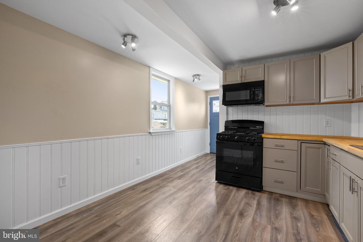 218 Cinder St Property Photo 8