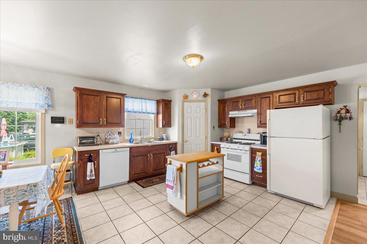 1032 Ithica Property Photo 8