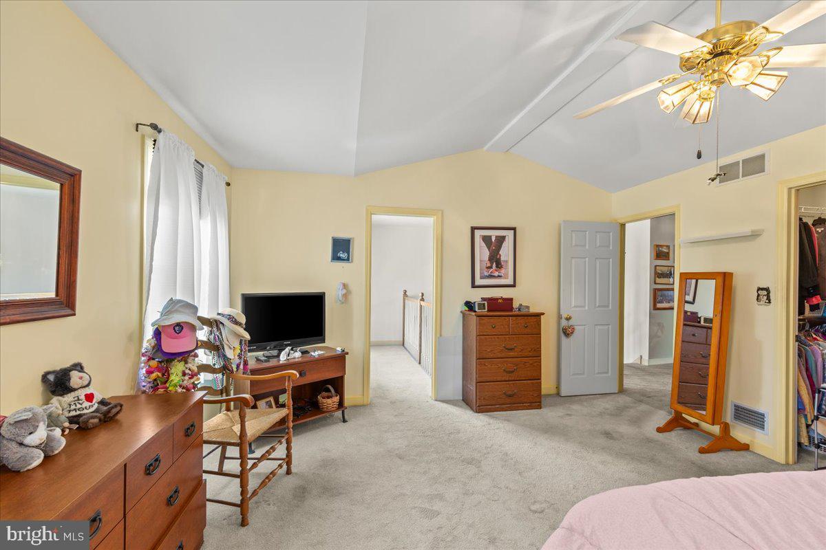 1032 Ithica Property Photo 13