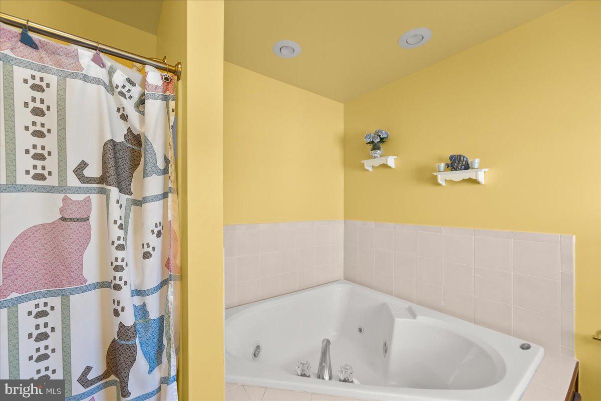 1032 Ithica Property Photo 16
