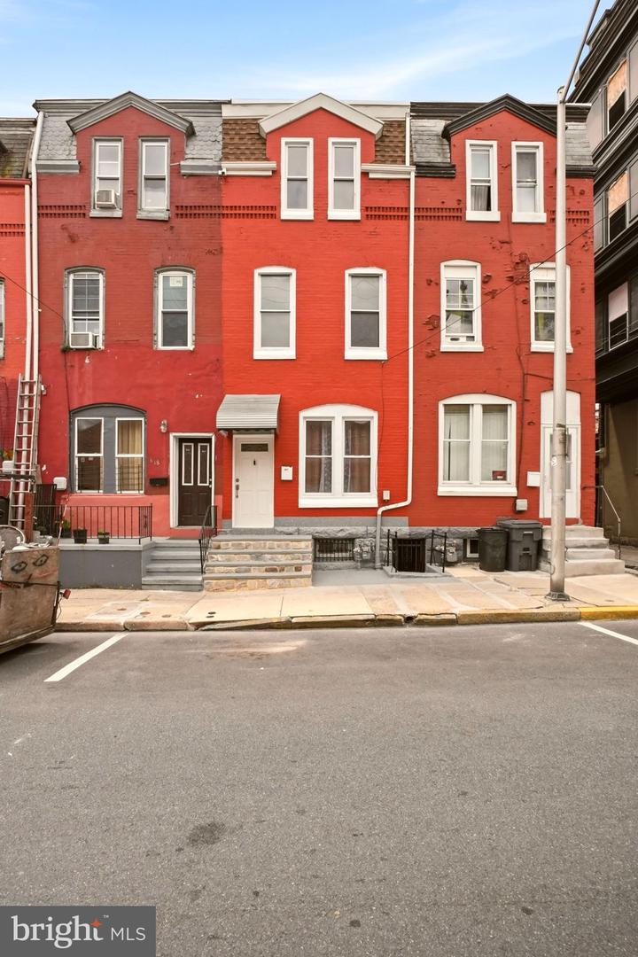 616 Elm St Property Photo 3