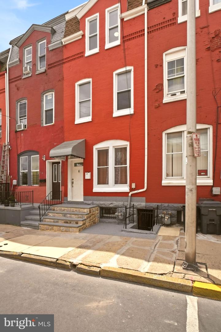 616 Elm St Property Photo 4
