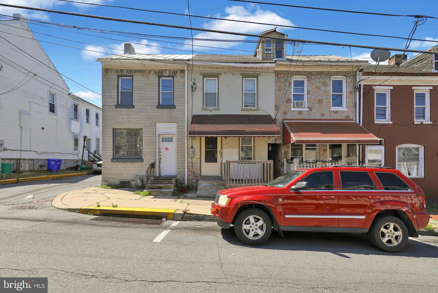 1122 Buttonwood St Property Photo 2