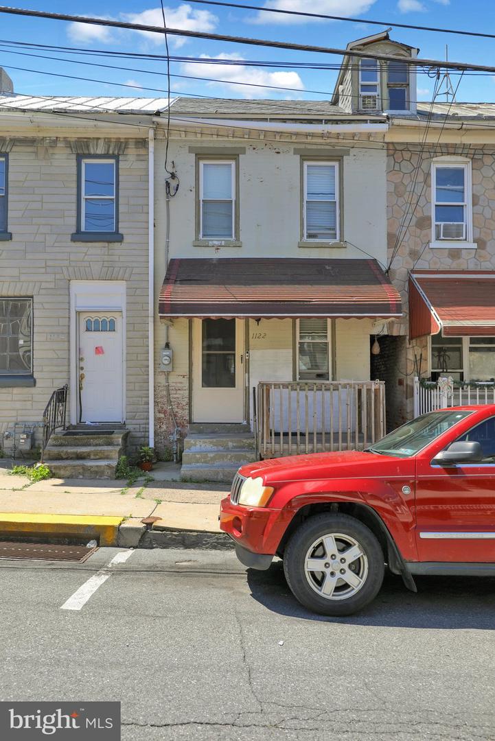 1122 Buttonwood St Property Photo 3