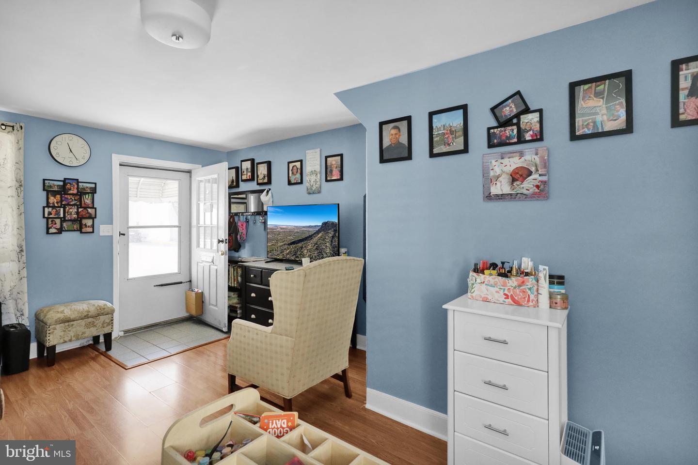 1122 Buttonwood St Property Photo 6