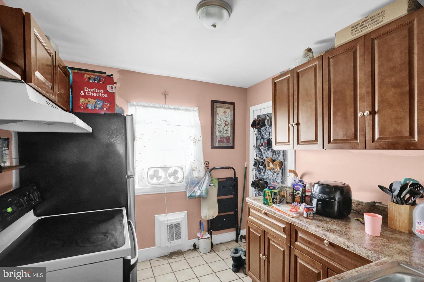 1122 Buttonwood St Property Photo 8