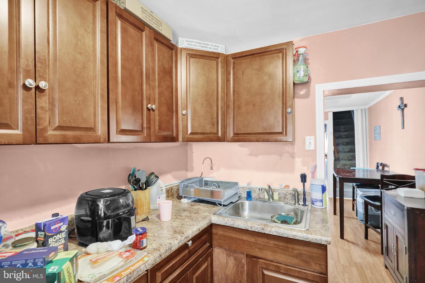 1122 Buttonwood St Property Photo 9