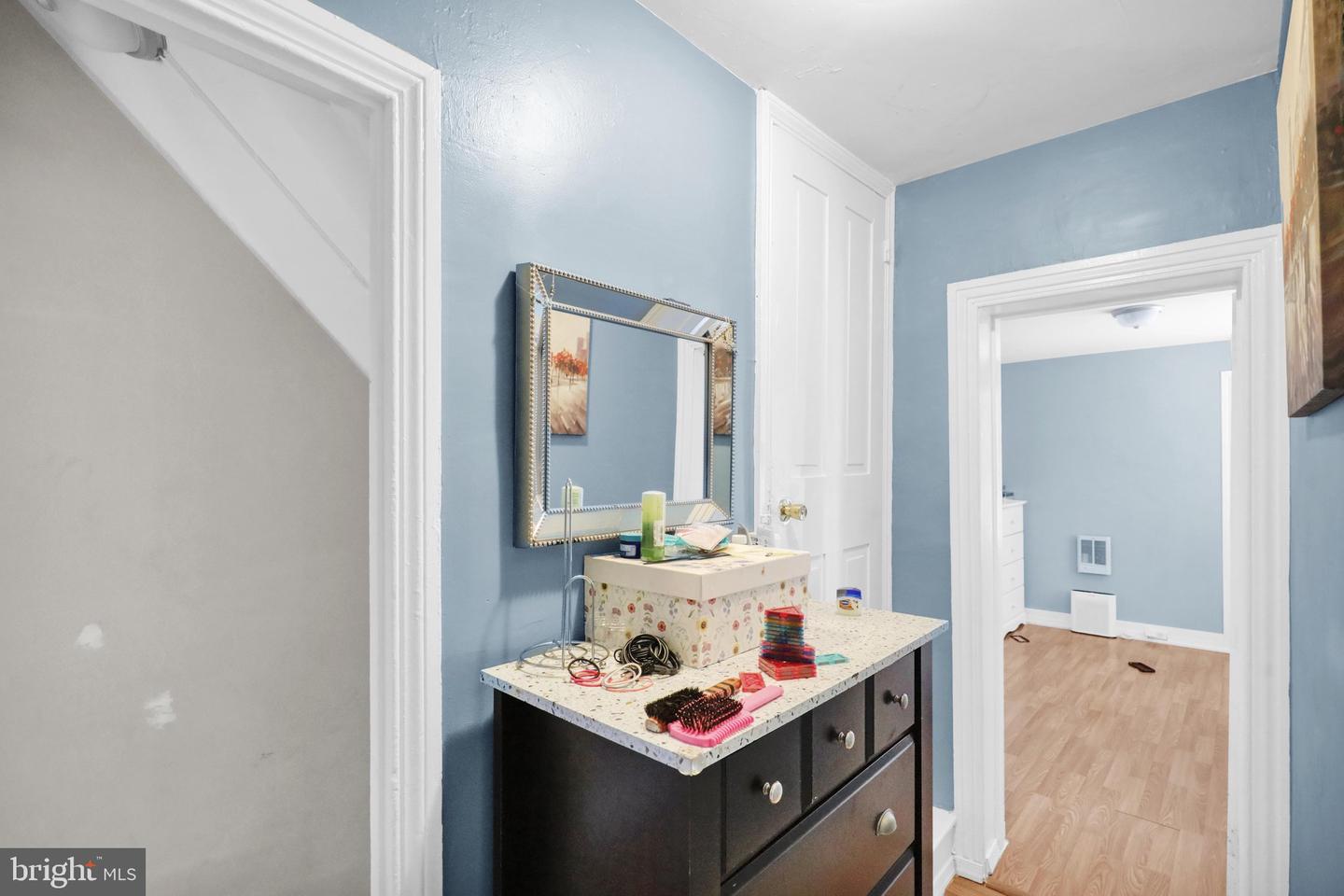 1122 Buttonwood St Property Photo 12