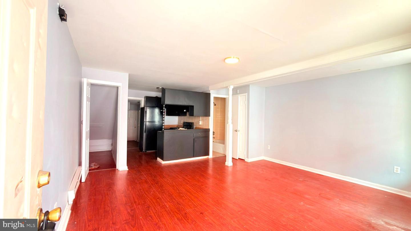 120 W Elm St Property Photo 3