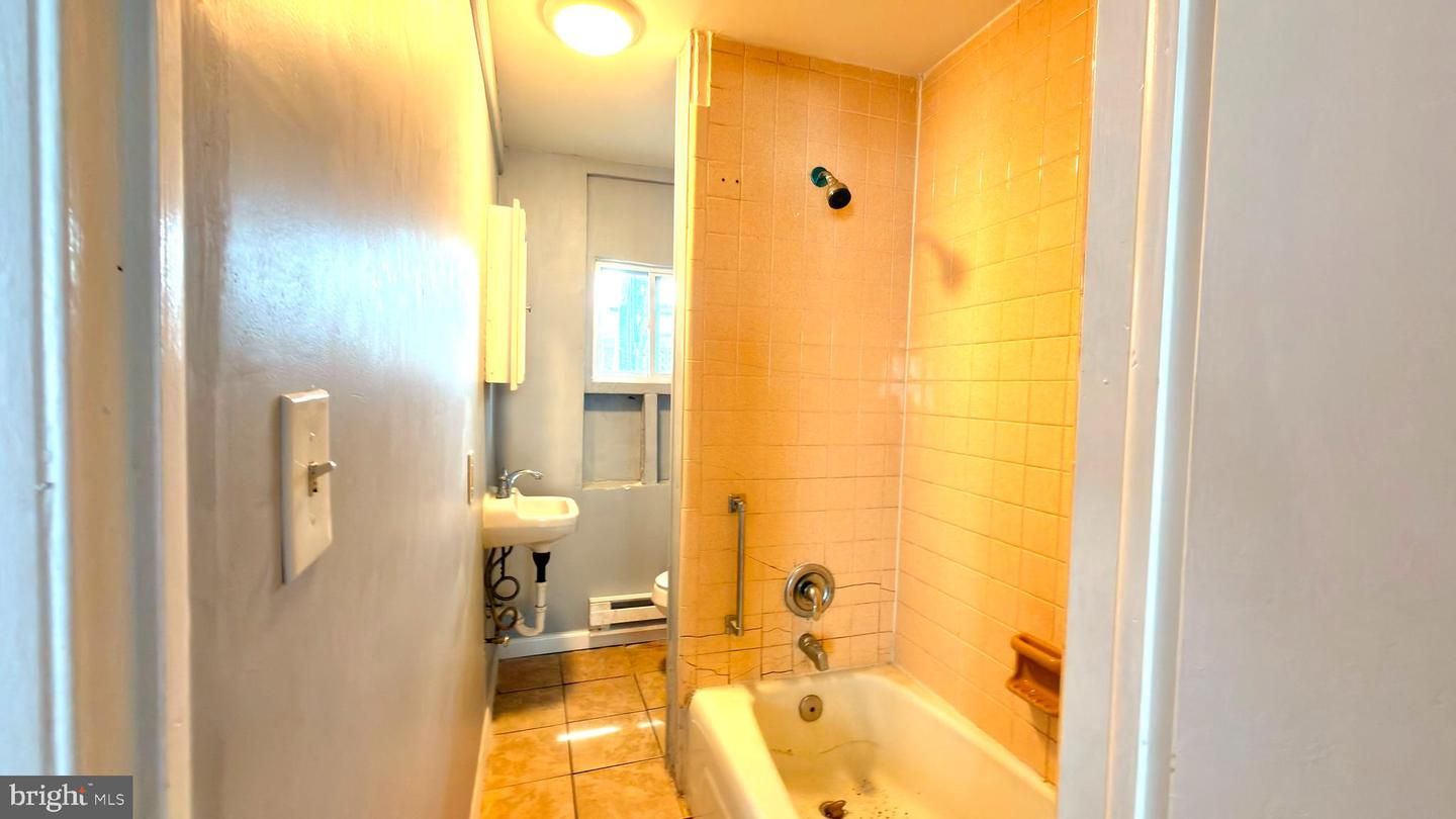 120 W Elm St Property Photo 8