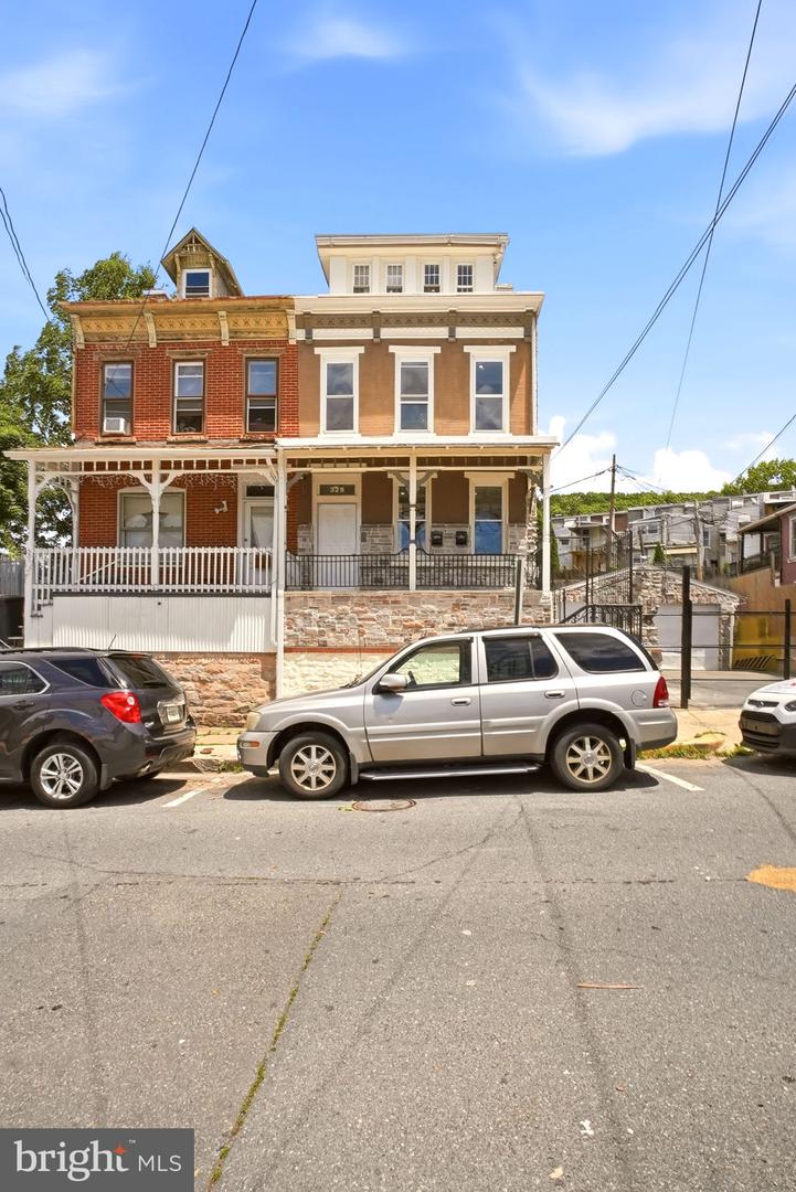 329 Lombard St Property Photo 1
