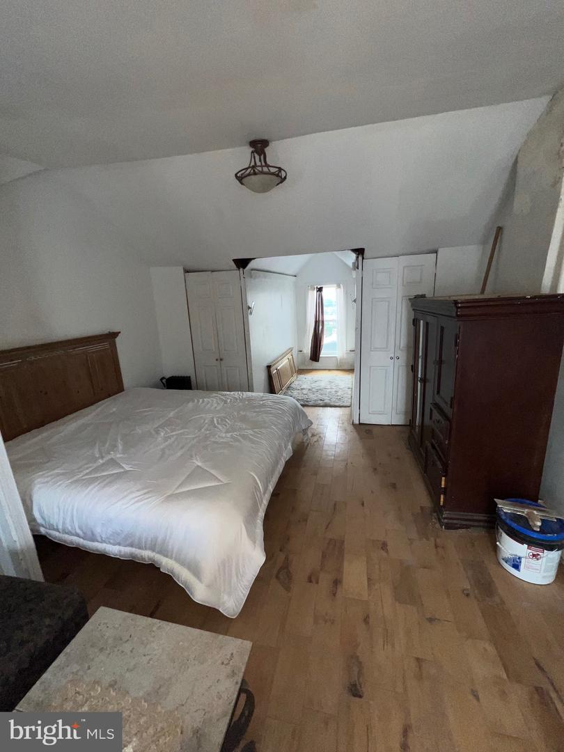 541 Spring St Property Photo 3