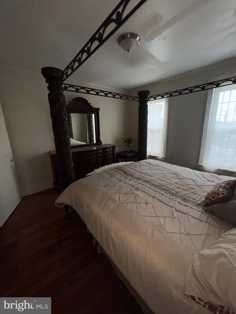 541 Spring St Property Photo 9