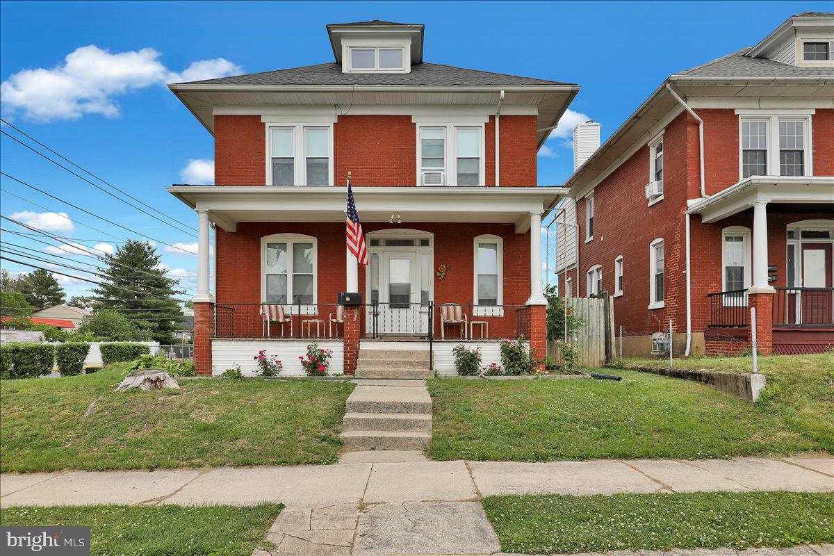 433 Eisenbrown St Property Photo 2