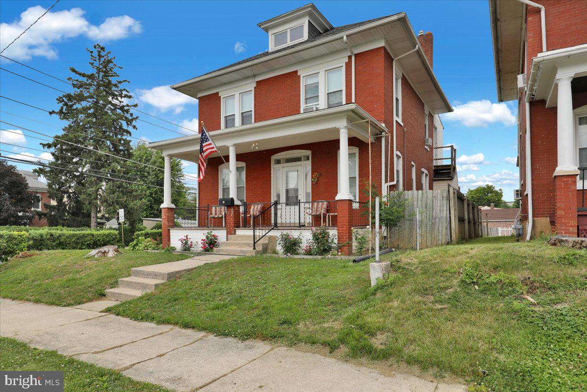 433 Eisenbrown St Property Photo 3