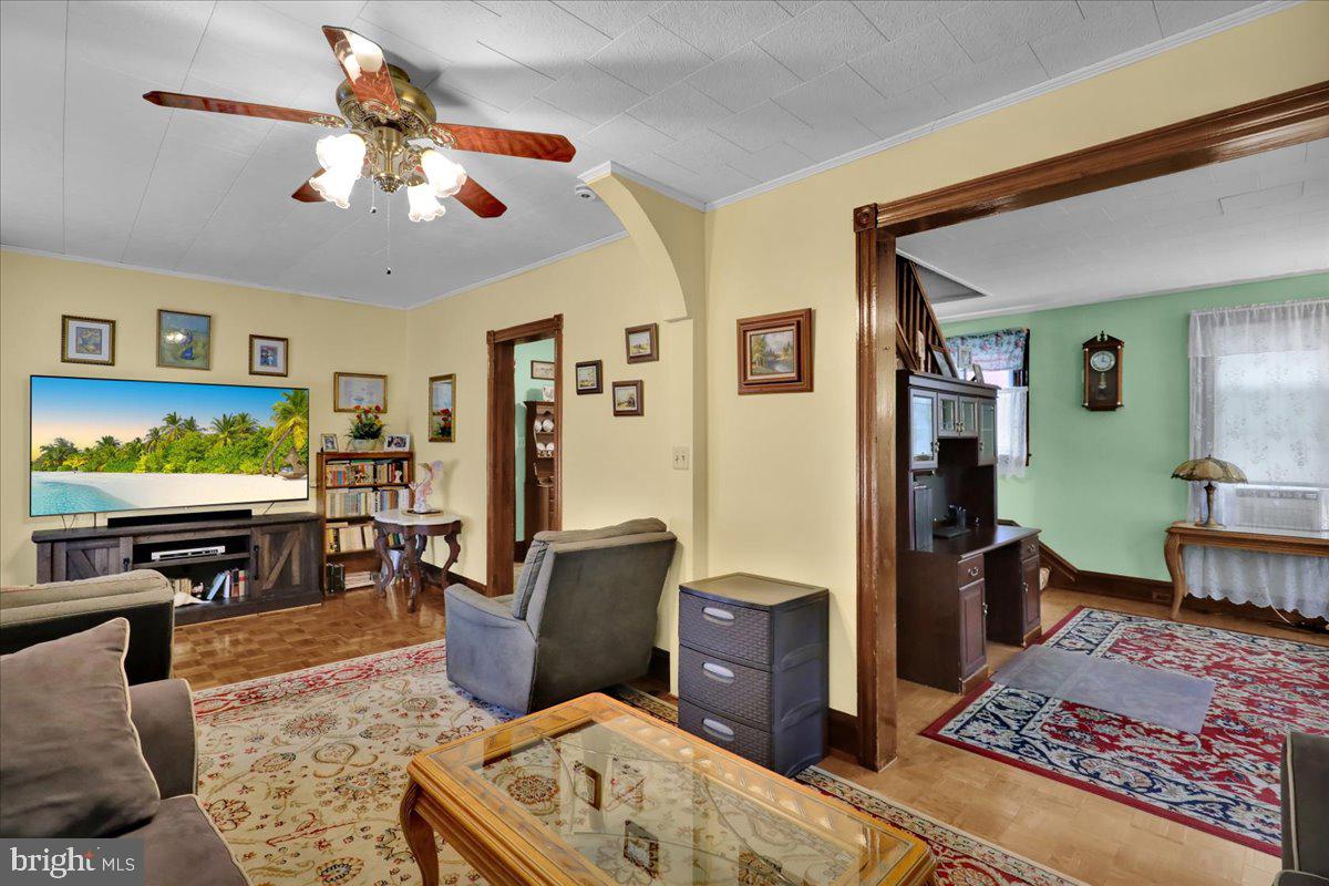 433 Eisenbrown St Property Photo 11