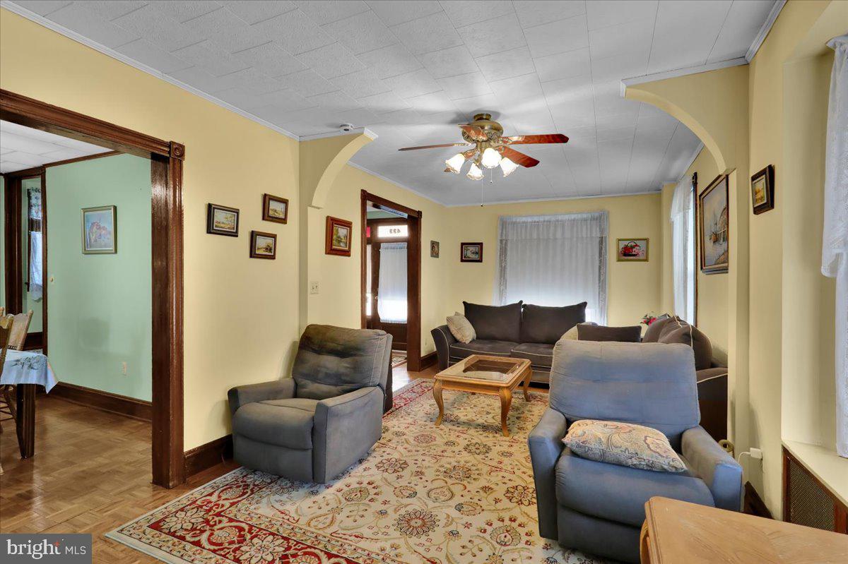433 Eisenbrown St Property Photo 12