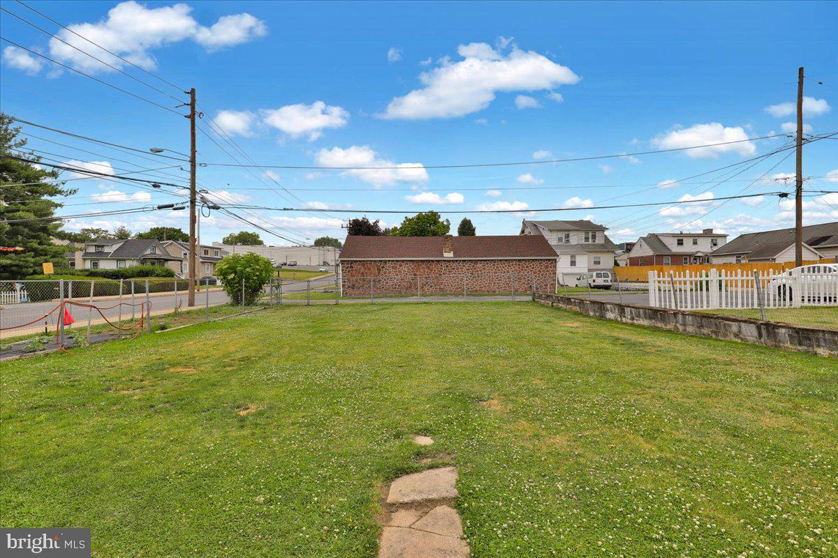433 Eisenbrown St Property Photo 37