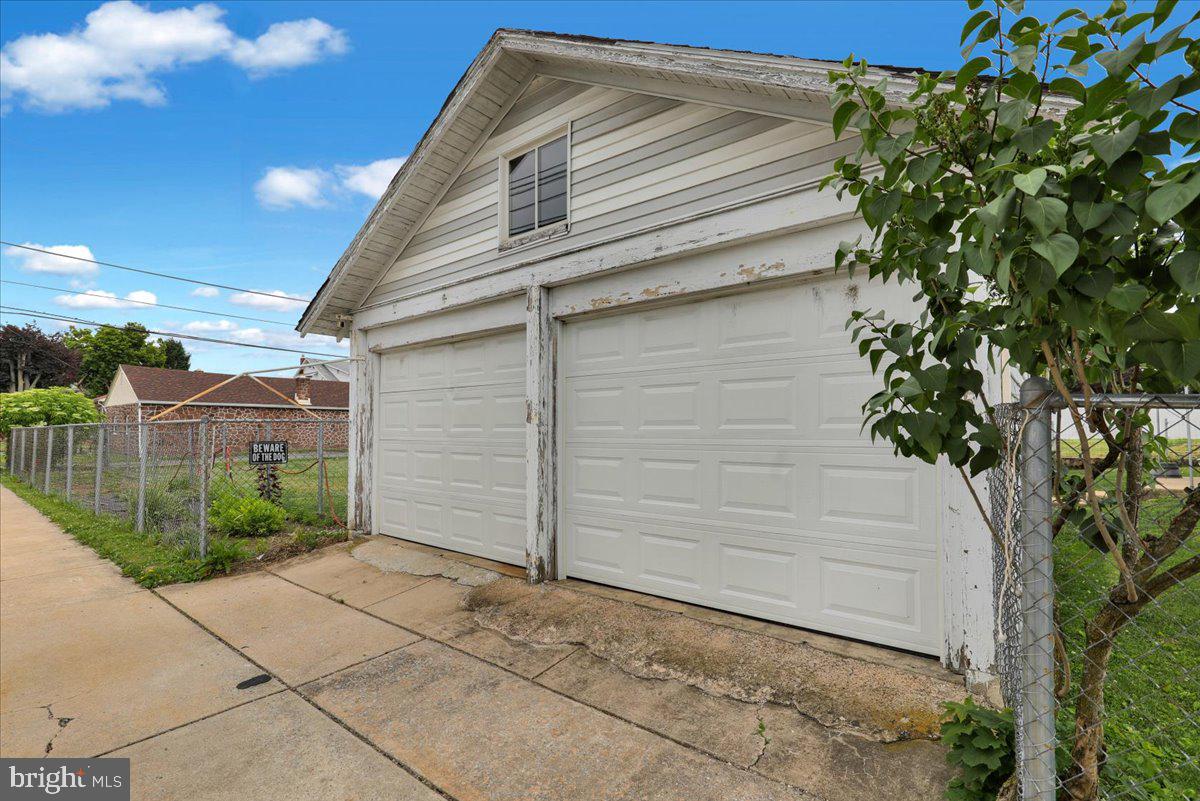 433 Eisenbrown St Property Photo 38