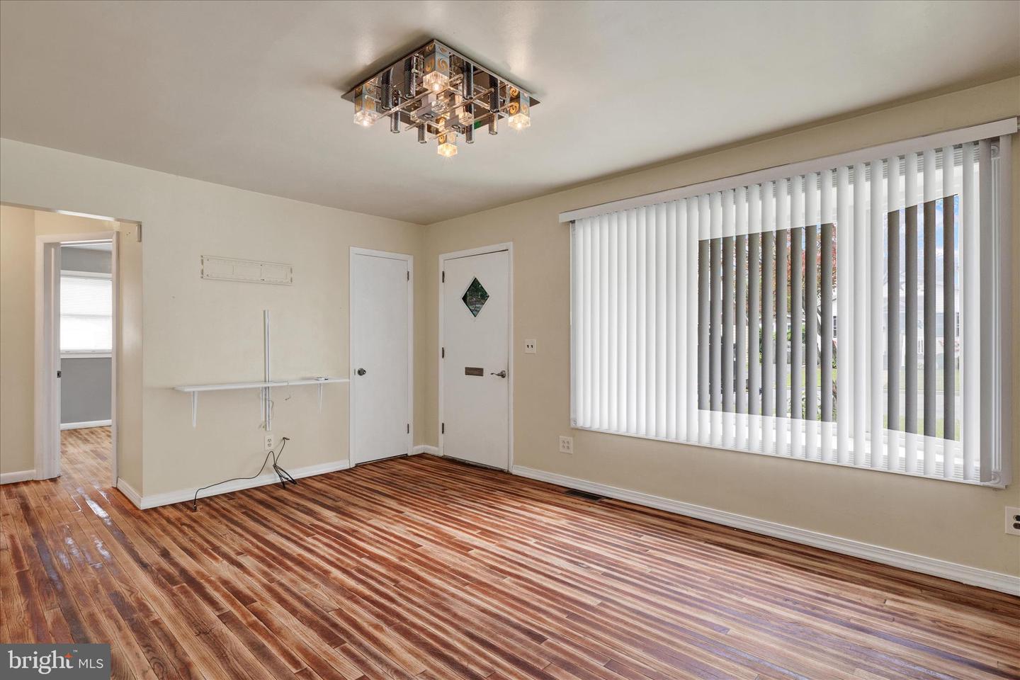 209 Montgomery Ave Property Photo 4