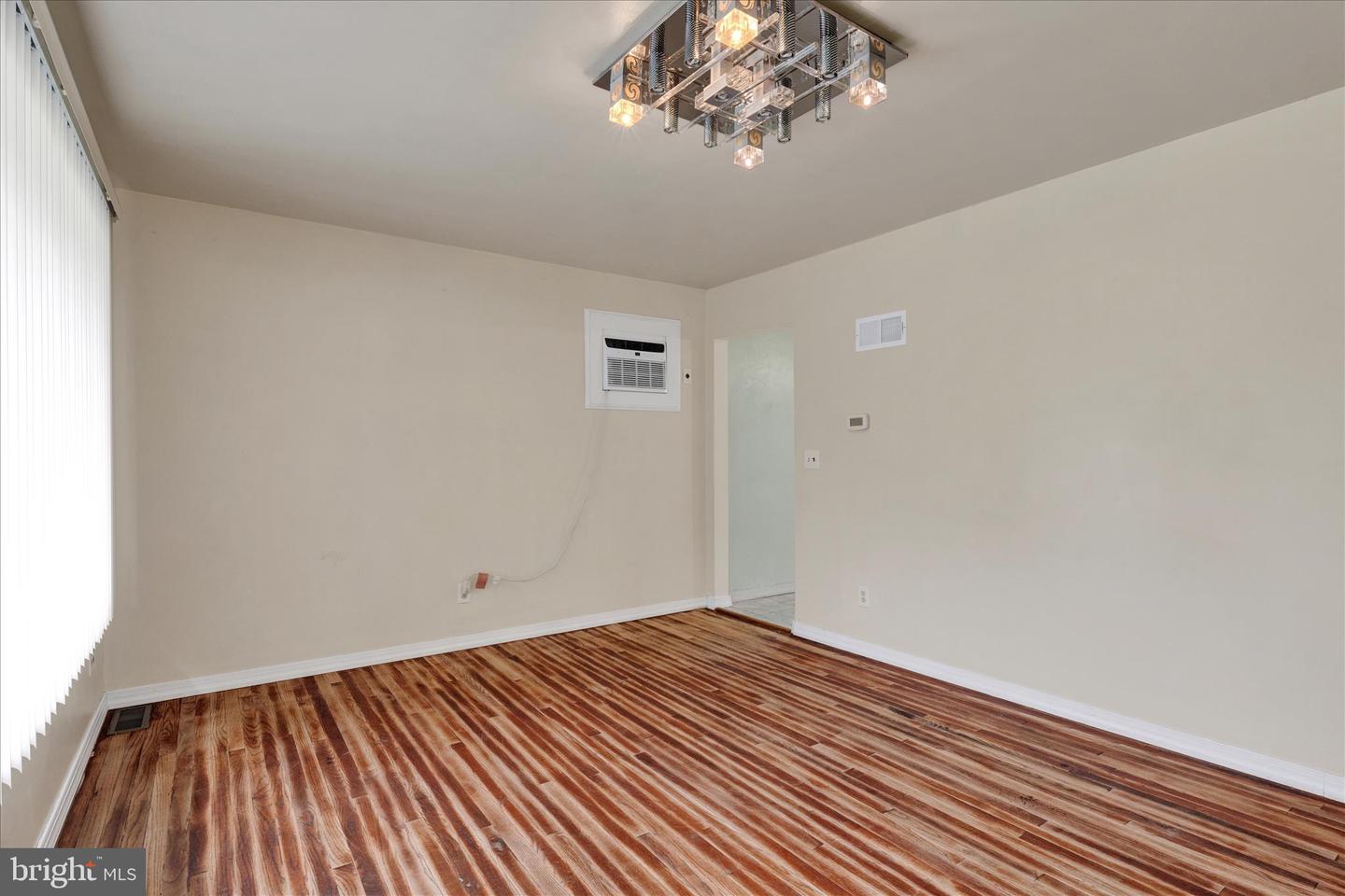 209 Montgomery Ave Property Photo 5