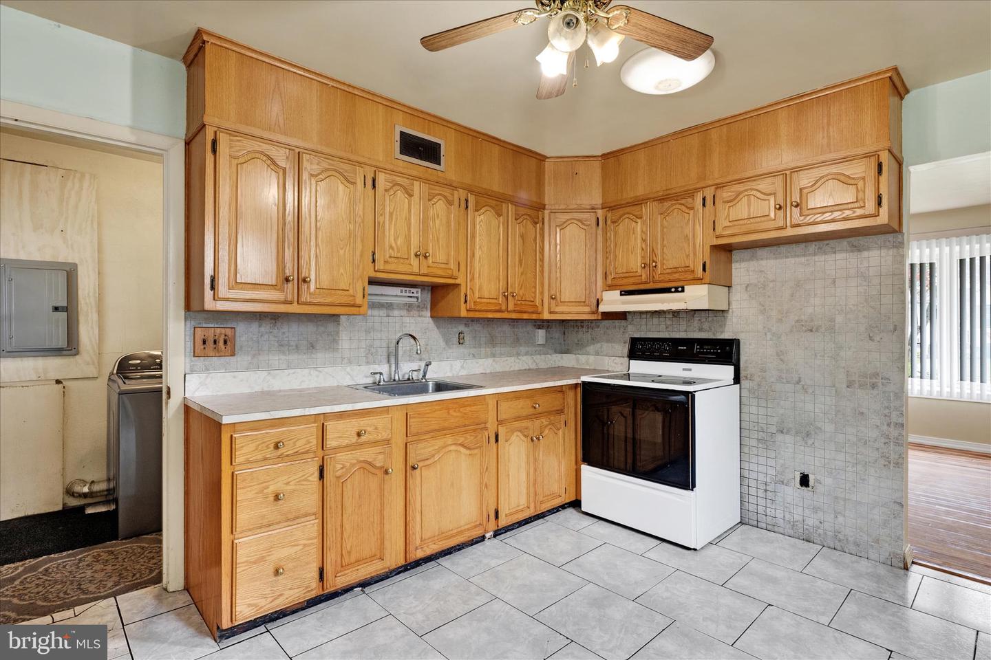209 Montgomery Ave Property Photo 7