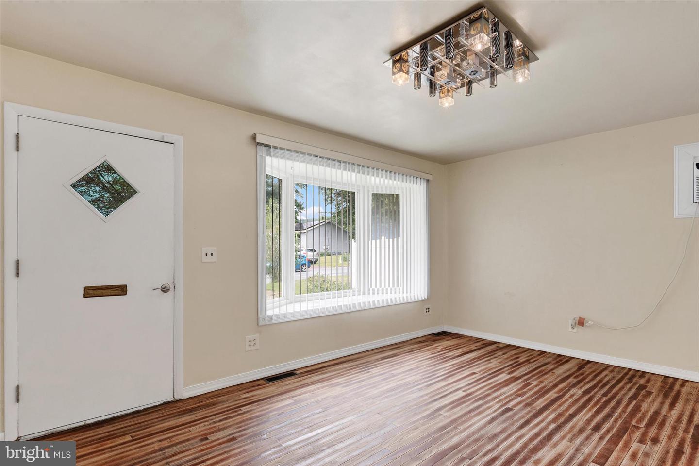 209 Montgomery Ave Property Photo 14