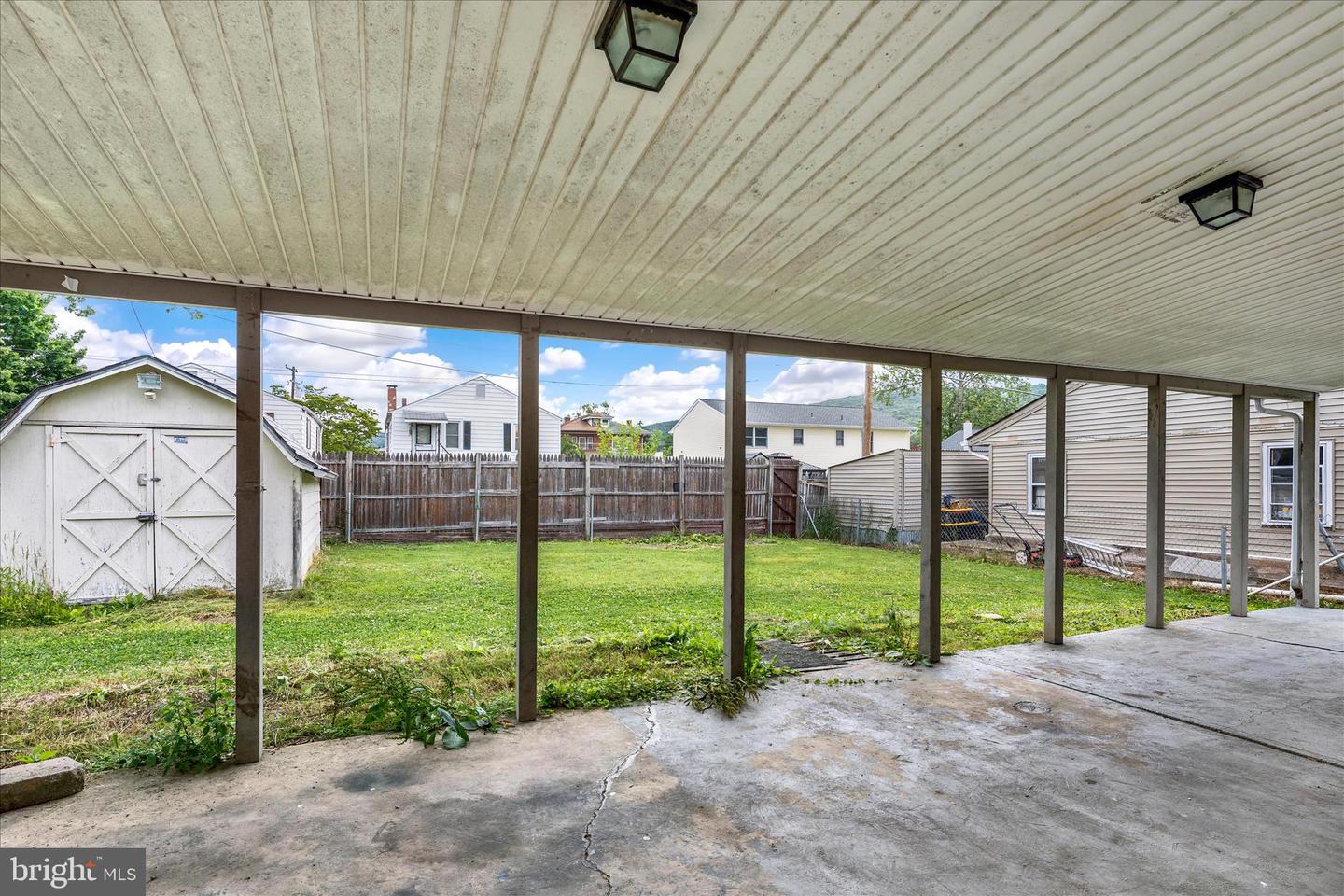 209 Montgomery Ave Property Photo 16