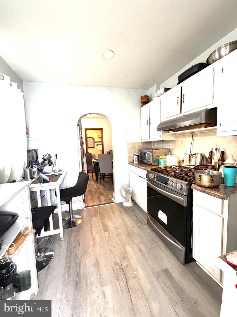 326 Spring Garden St Property Photo 8