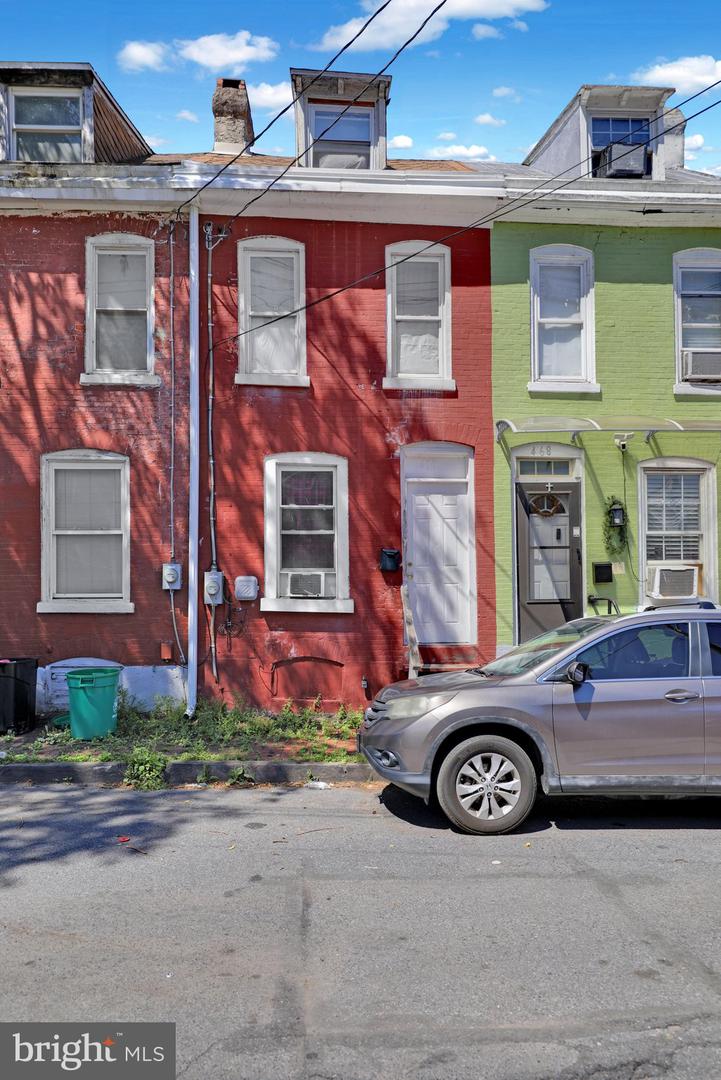 470 Spring Garden St Property Photo 3