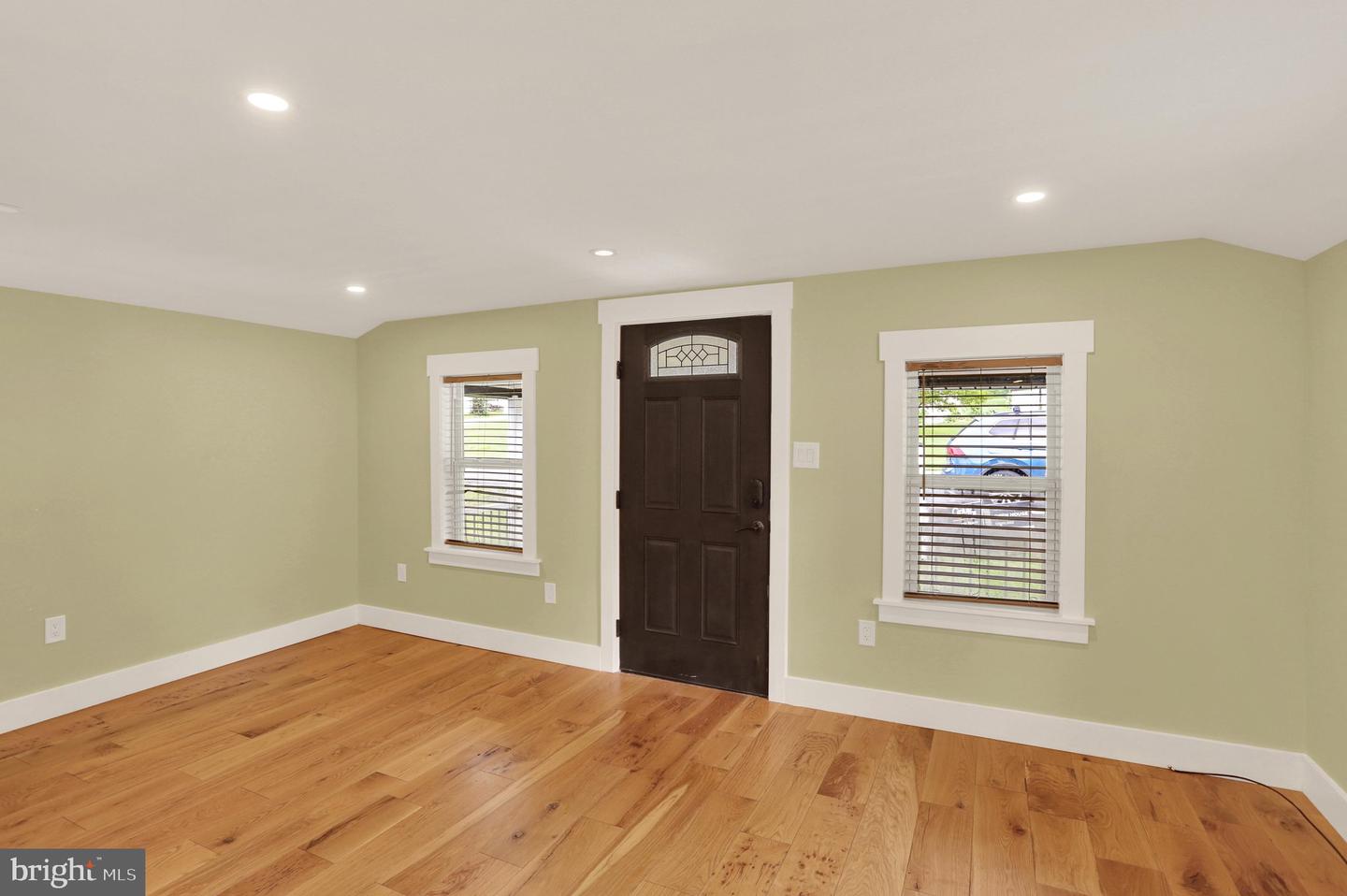 25 Alsace Ave Property Photo 4