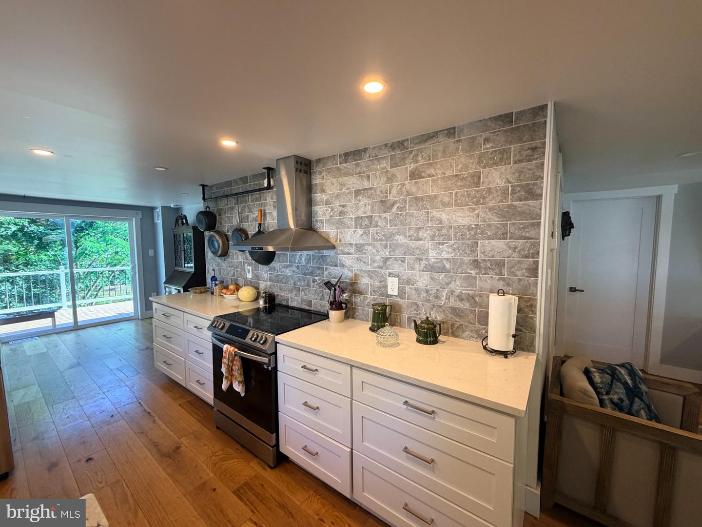 25 Alsace Ave Property Photo 6