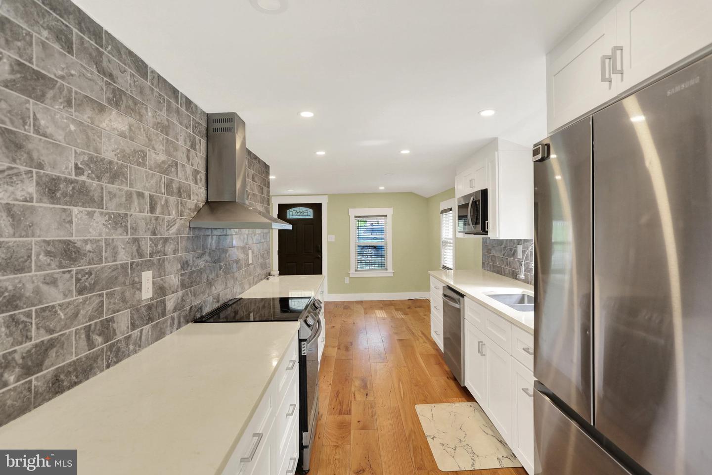 25 Alsace Ave Property Photo 7