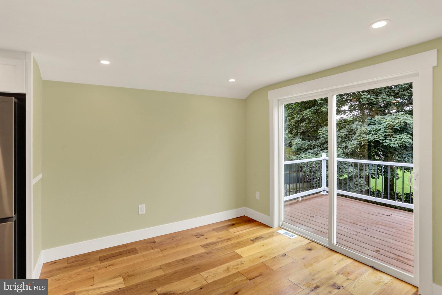 25 Alsace Ave Property Photo 8
