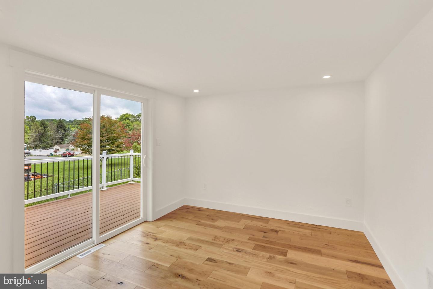 25 Alsace Ave Property Photo 12
