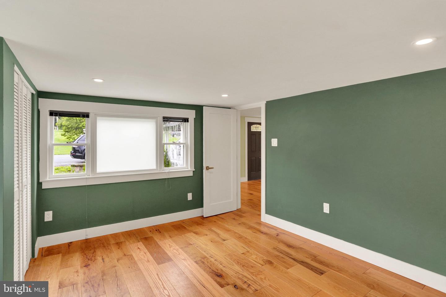 25 Alsace Ave Property Photo 16