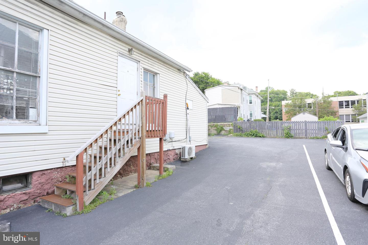 2319 Perkiomen Ave Property Photo 2