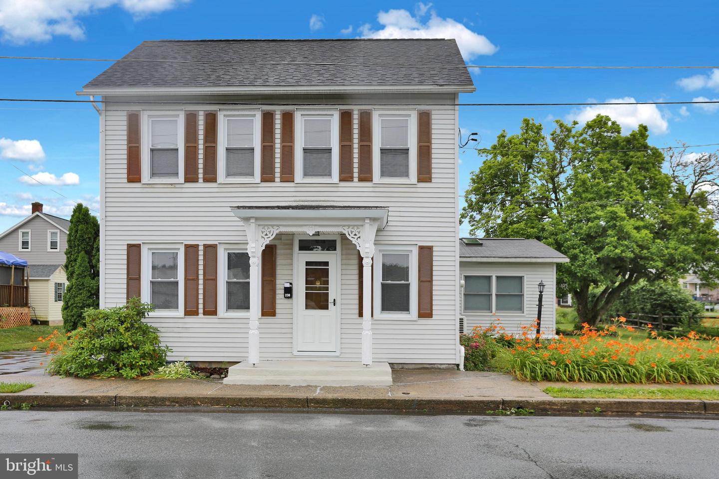 238 Penn St Property Photo 1