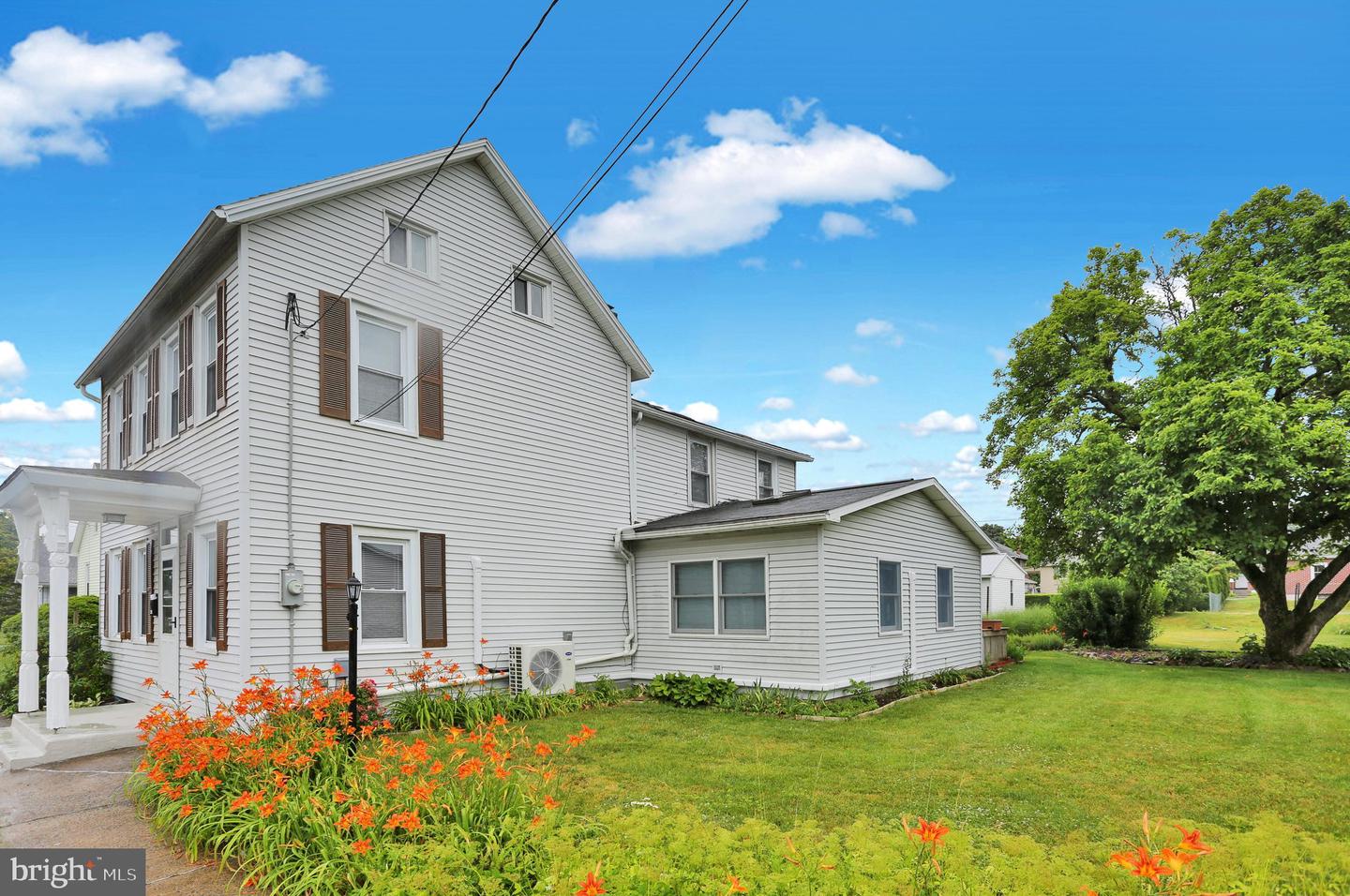 238 Penn St Property Photo 2