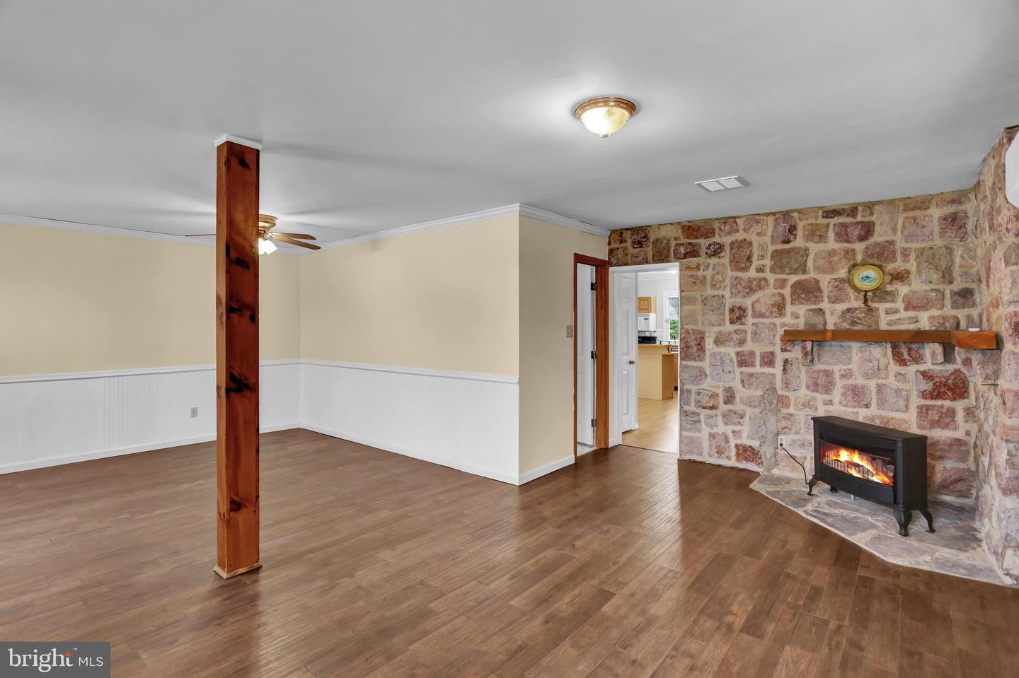 238 Penn St Property Photo 5