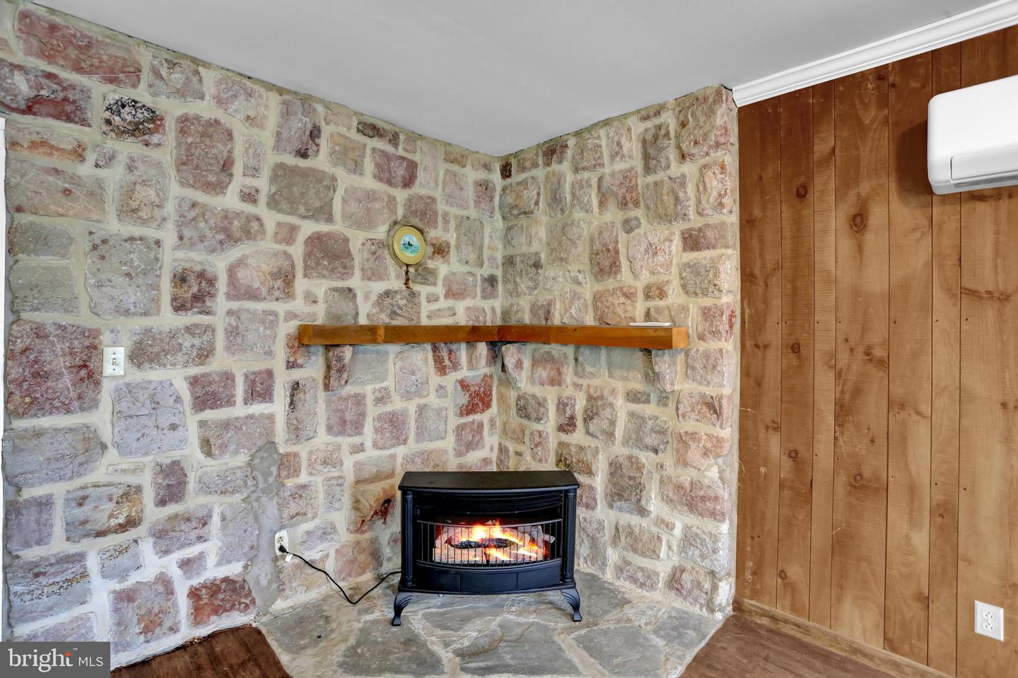 238 Penn St Property Photo 8
