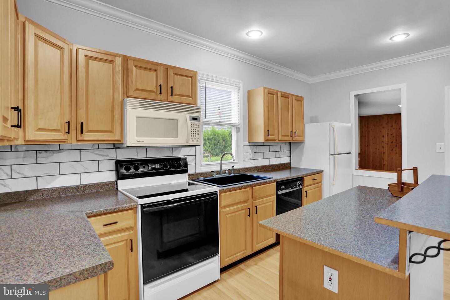 238 Penn St Property Photo 14