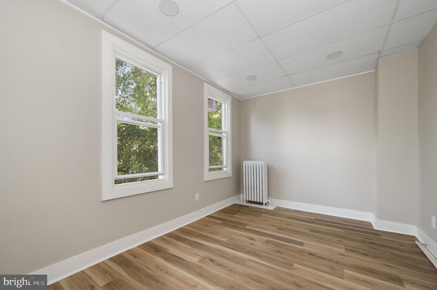 1038 Walnut St Property Photo 3