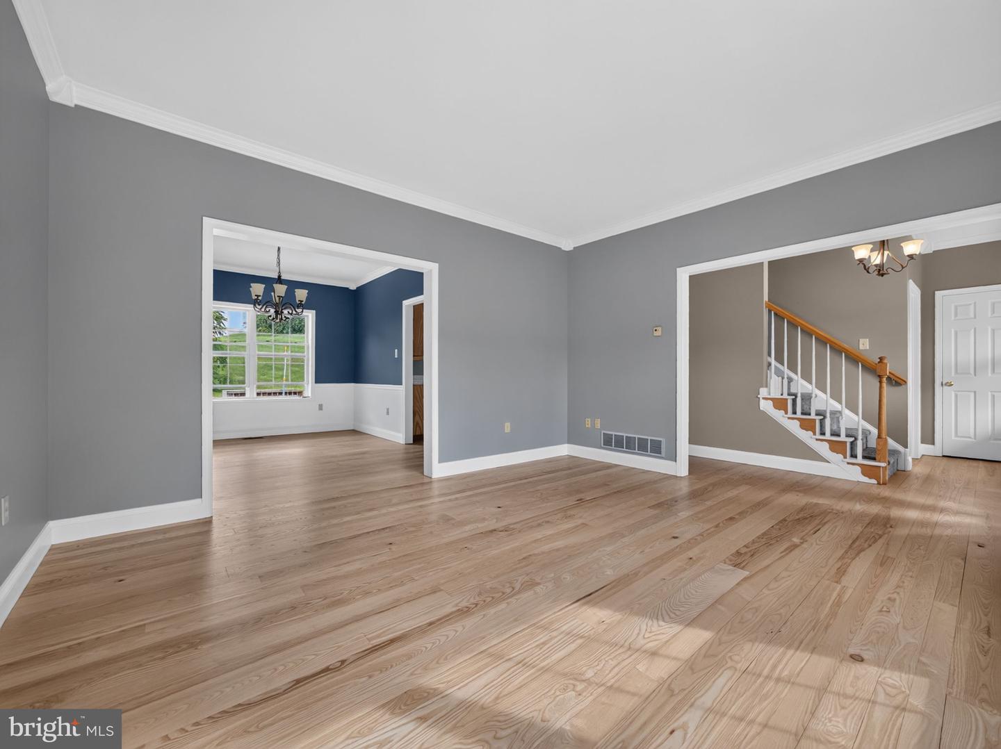 649 S Reading Ave Property Photo 5