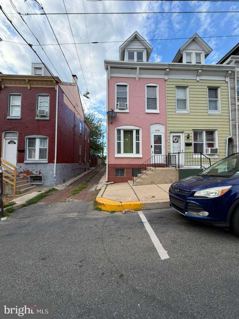 1133 Douglass St Property Photo 1
