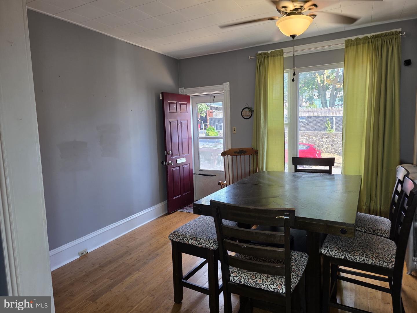 1133 Douglass St Property Photo 8