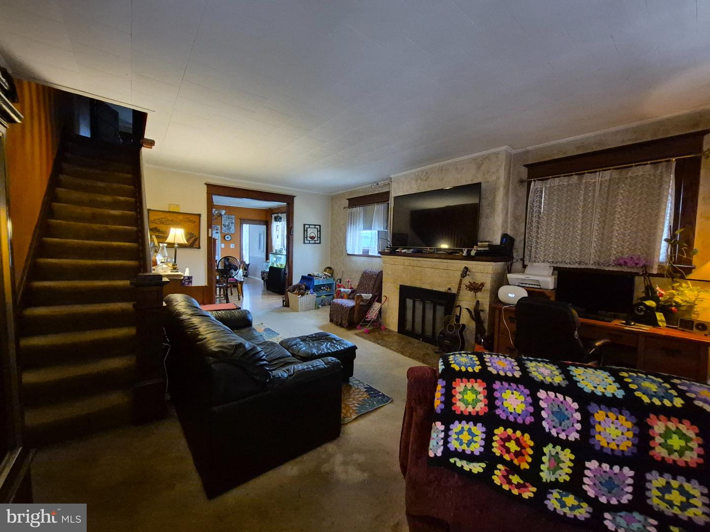 300 E Walnut St Property Photo 5
